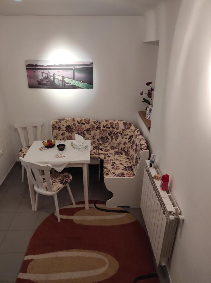 Garsoniera Cocheta Zona Coresi Mall Braşov Exterior foto